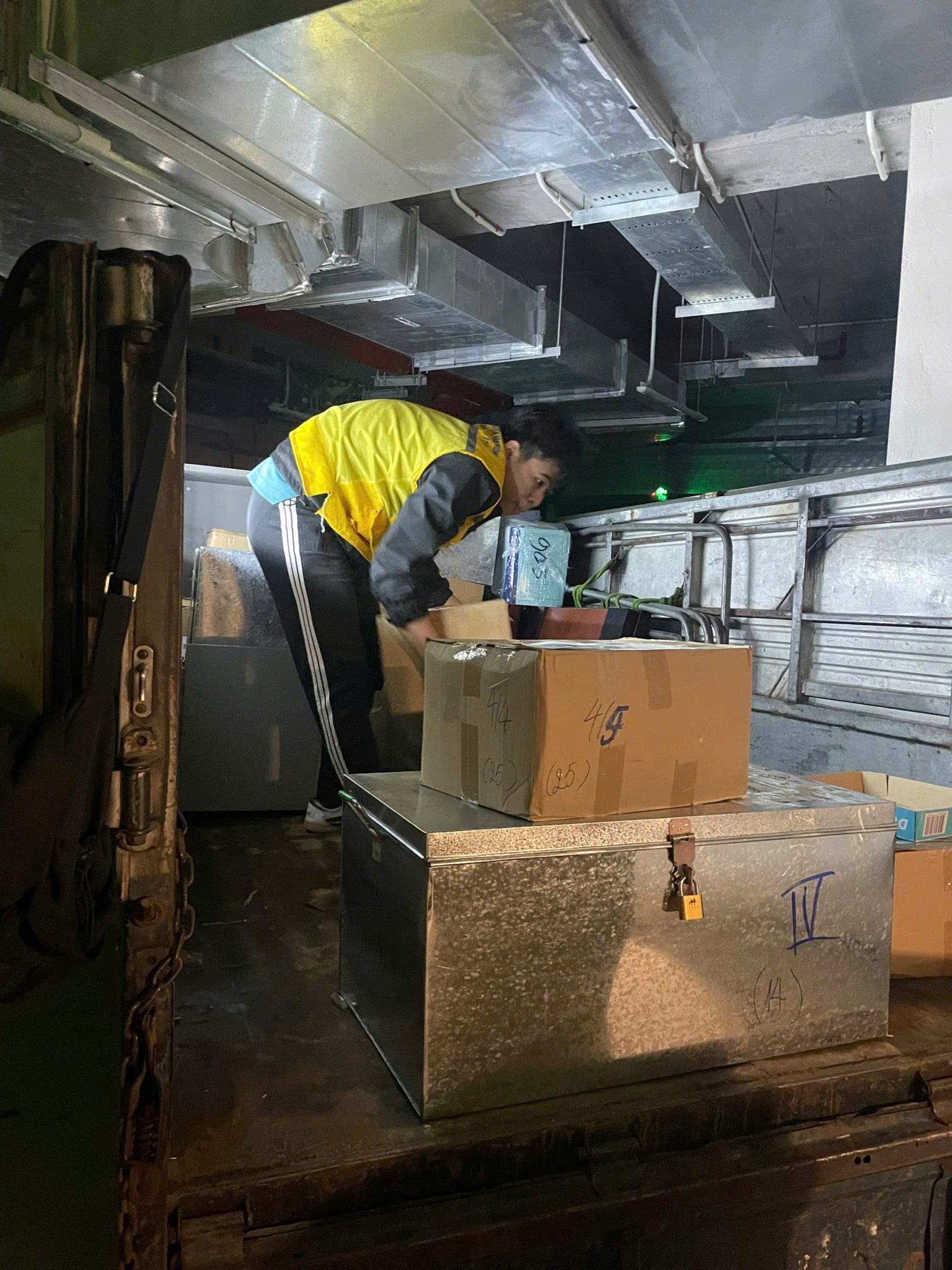 Taxi tải Kiến Vàng